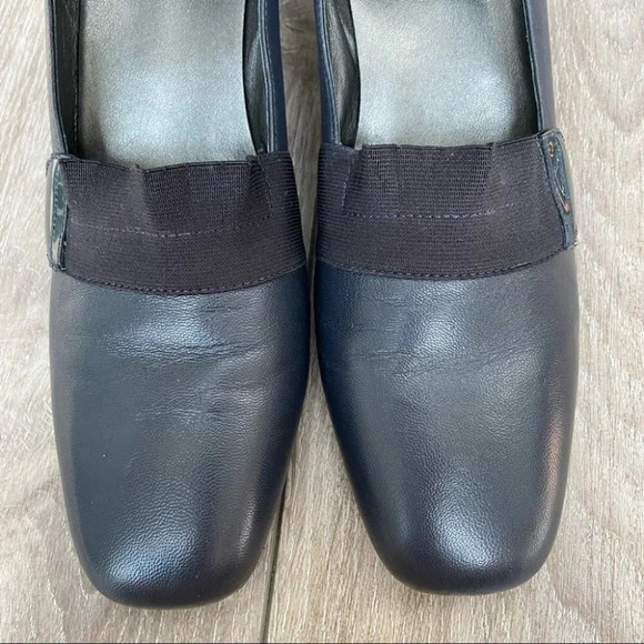 Trotters Women's Beth Pump in Navy Kid - Picture 4 of 14